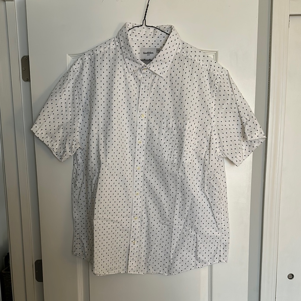 Goodfellow & Co White Button Up Short Sleeved Men's Shirt